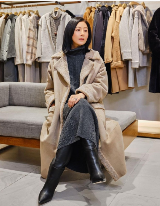  김희애 쁘렝땅 무스탕 롱 코트 올드머니룩 50대 엄마 옷 브랜드 패션
