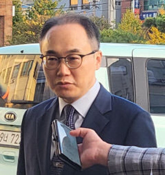 [정치 사회] '<b>총선</b> 출마' 현직 <b>부장검사</b> '출판기념회' 홍보에... 