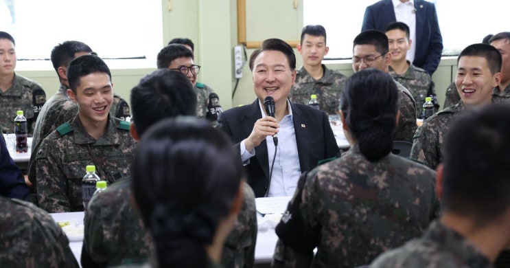 윤석열 <b>대통령</b>, 중부<b>전선</b> 제5보병사단 방문...장병 복지 향상 및... 