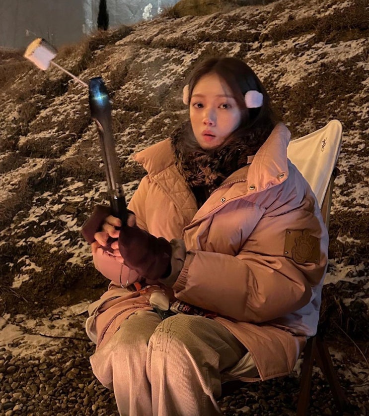 <b>이성경</b> 몽클레어 패딩 캠핑패션 jw앤더슨 콜라보 구스다운... 
