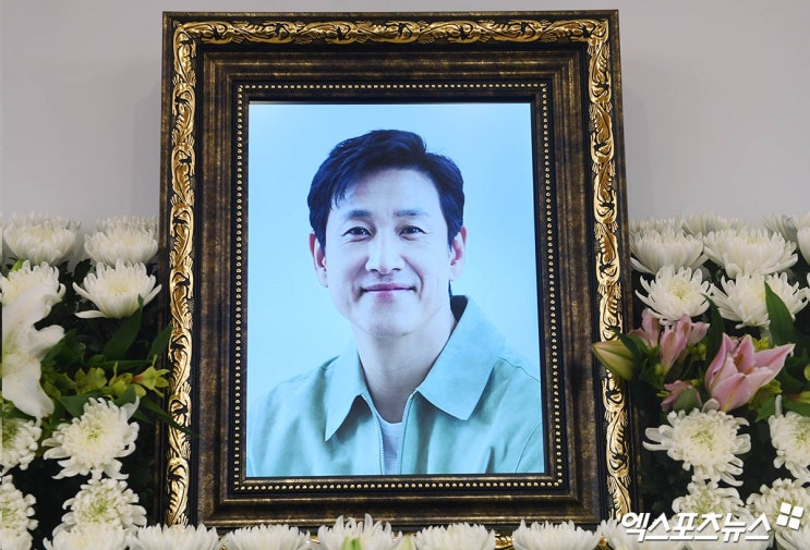 故 <b>이선균</b> 오늘 영면…전혜진 마지막 배웅·비공개 <b>발인</b>... 