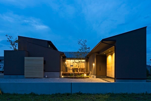 외쪽지붕 ㄷ자 중정주택 좌우 비대칭 배치 단층주택 건축