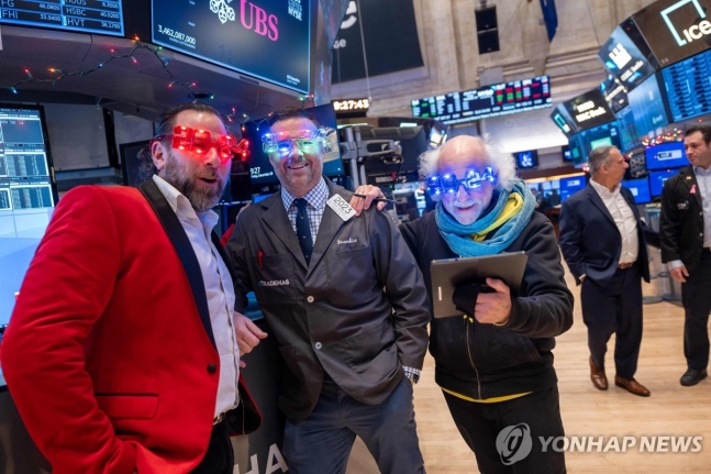 뉴욕증시, 2023년 마지막 거래일 하락…S&P500 올해 24%↑마감 뉴욕증시, 2023년 마지막 거래일 하락…S&P500 올해 24%↑마감