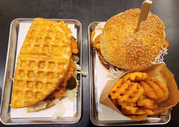  [잠실] 와플 안에 두툼한 치킨이 있는 와플샌드위치 브럭시 BRUXIE