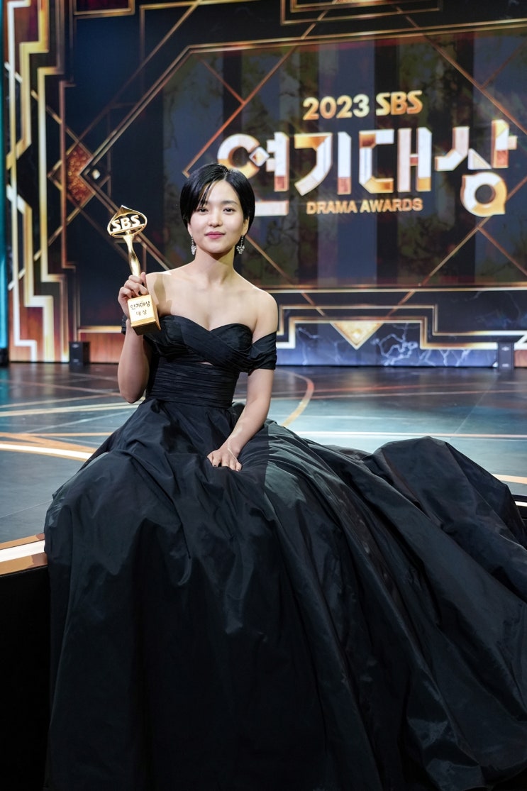 '대상' 김태리, 드라마 '악귀'로 SBS 연기대상 수상..."받은 것 모두 나눠주고 싶다" '대상' 김태리, 드라마 '악귀'로 SBS 연기대상 수상..."받은 것 모두 나눠주고 싶다"