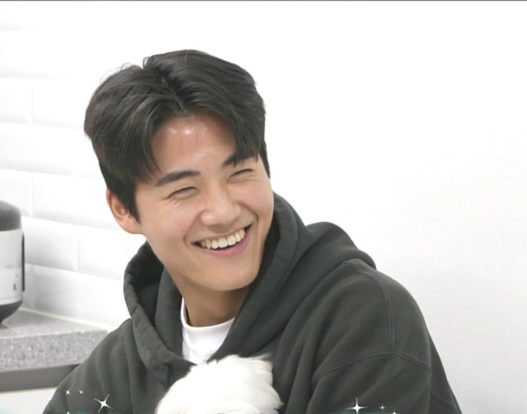 전지적 참견시점 설영우 박형식 닮은꼴 울산 등번호 재킷 운동화 김종한 트레이너 김영권 엄원상 전지적 참견시점 설영우 박형식 닮은꼴 울산 등번호 재킷 운동화 김종한 트레이너 김영권 엄원상