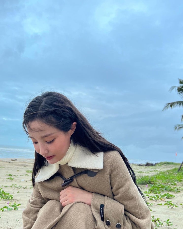  오늘 날씨 옷차림에 입기 좋은 웜톤 카멜 컬러의 떡볶이 더플 핸드메이드 롱 코트 코디 추천 w. 연우