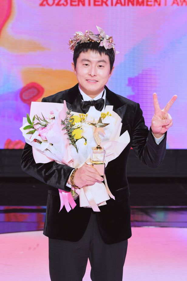 비연예인 최초 <b>MBC 연예대상</b>..... 효도못해.." 엄마 나 대상 탔어!