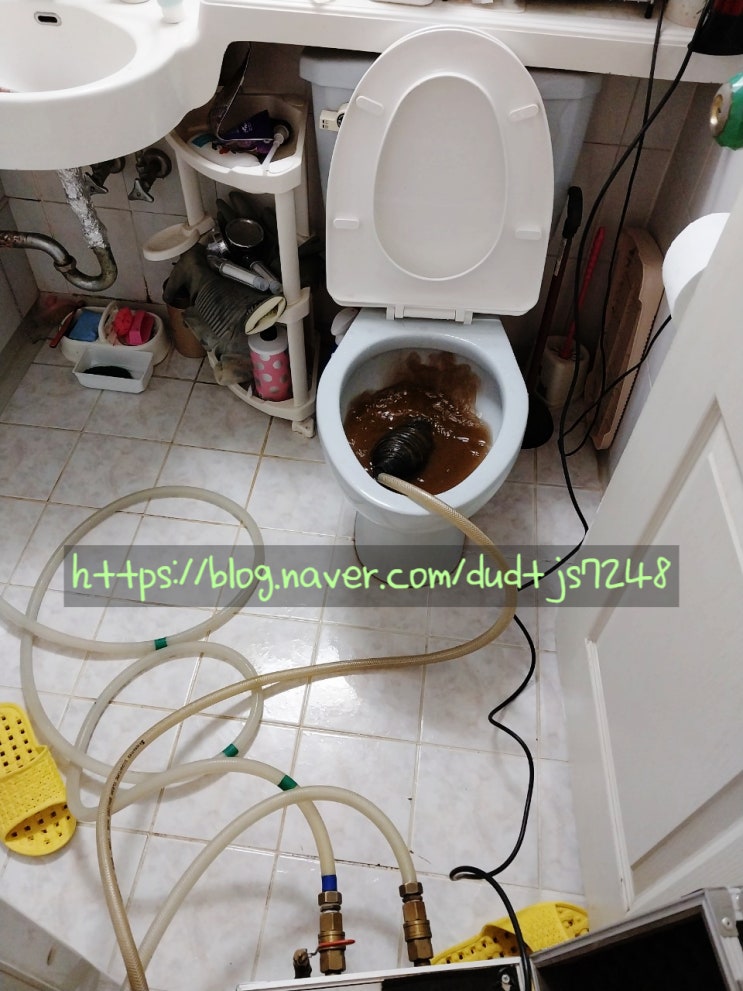 가산동 두산 아파트 보일러 배관청소  배관 속 녹물 제거 매우 심각함!!