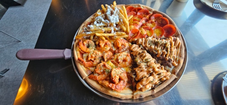노포 감성의 창작촌 맛집 문래역 피자펍 '댈러스 피자'...재료를 아끼지 않는 푸짐한 토핑! 노포 감성의 창작촌 맛집 문래역 피자펍 '댈러스 피자'...재료를 아끼지 않는 푸짐한 토핑!
