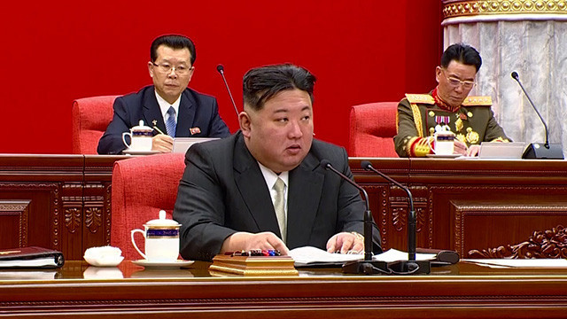 김정은 “핵무력 사용·전면전” 위협에 <b>국방부</b> “<b>정권</b> 종말”... 