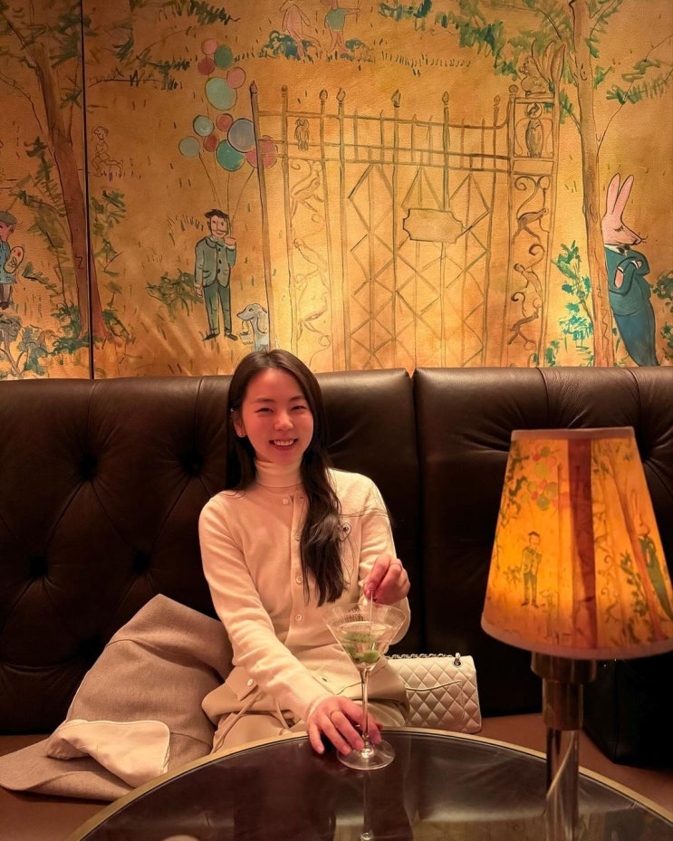  안소희의 미국 여행에서 심플하고 부드러운 꾸안꾸 룩 너낌의 꼼데가르송 니트 가디건 코디 추천