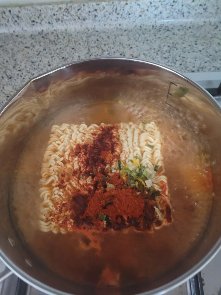  매운라면 극한체험 틈새라면 안매운데