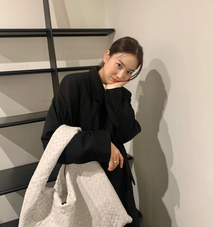  장희령 보테가베네타 가방 라지홉 얼마야?