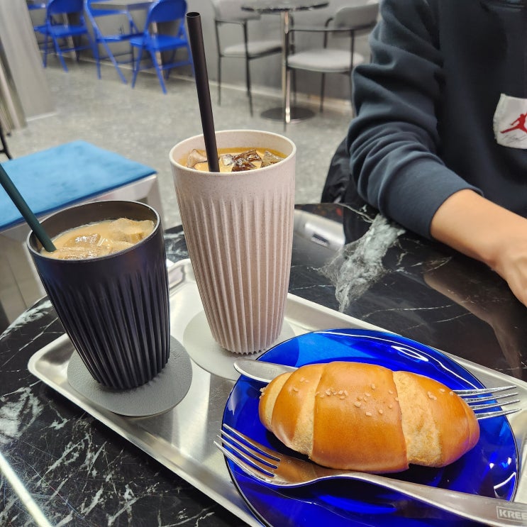  김해 율하 소금빵이 맛있는 힙한 카페 크립 Kreep 애견동반 후기