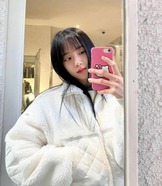  캐주얼하게 때론 깔끔하게 여자 연예인의 겨울 시어링룩 패션을 도울 뽀글한 양털 후리스 자켓 TOP 3