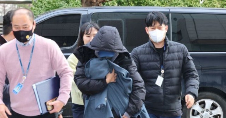 <b>이선균 협박녀</b> 박모씨 아기 안고 경찰에 구속이 되었습니다