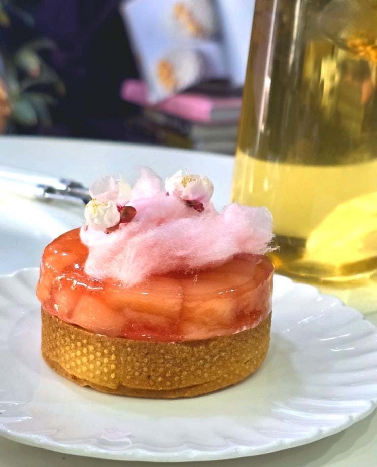 종로구 부암동 맛집, 벚꽃 타르트가 맛있는' 라프라 ' 프랑스 디저트 장인의 파티세리 카페