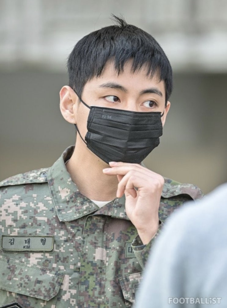 BTS 뷔 김태형, 제시 린가드는 불참했지만 K리그1 강원FC vs FC서울 경기장을 빛내다. BTS 뷔 김태형, 제시 린가드는 불참했지만 K리그1 강원FC vs FC서울 경기장을 빛내다.