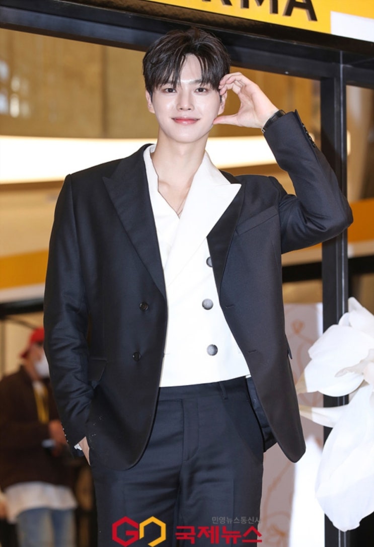  송강, 군입대 하루 앞두고 남긴 진심 어린 자필편지: 팬들과의 약속