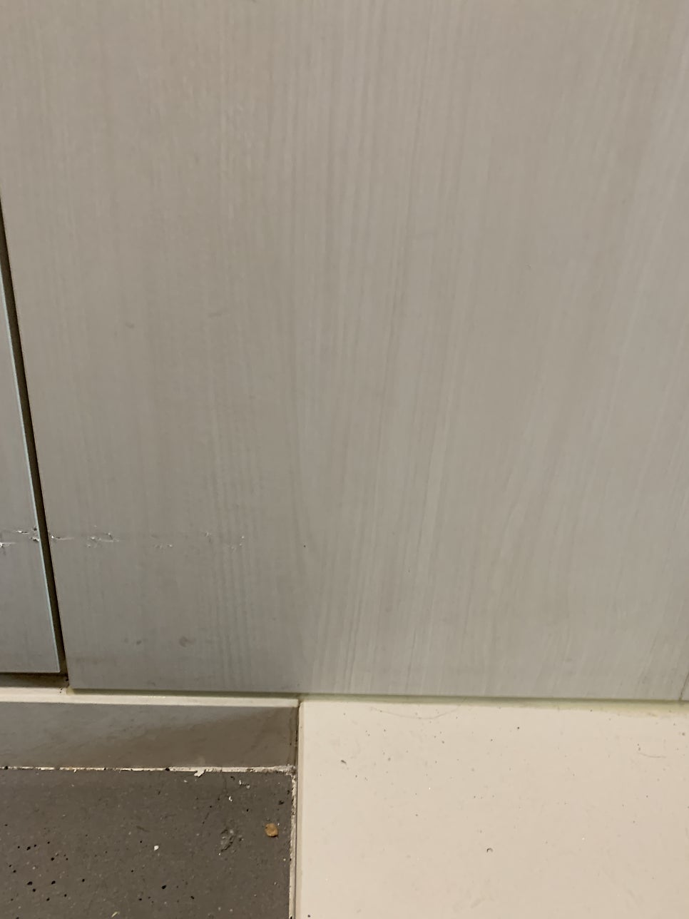 팬트리장 긁힘 보수 가능한 곳