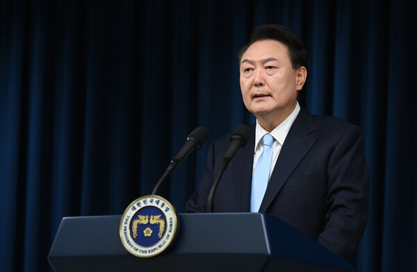 <b>윤석열</b> "의대 2천명" 옹고집에 국힘 후보도 "<b>탈당</b>하라"