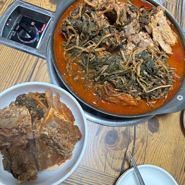  전주 평화동 시래기 감자탕이 유명한 팔복감자탕