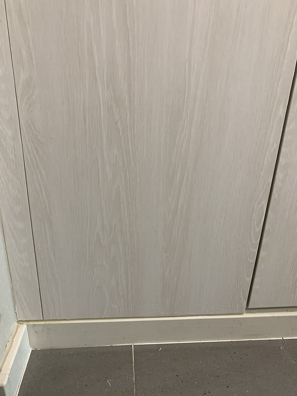 팬트리장 긁힘 보수 가능한 곳