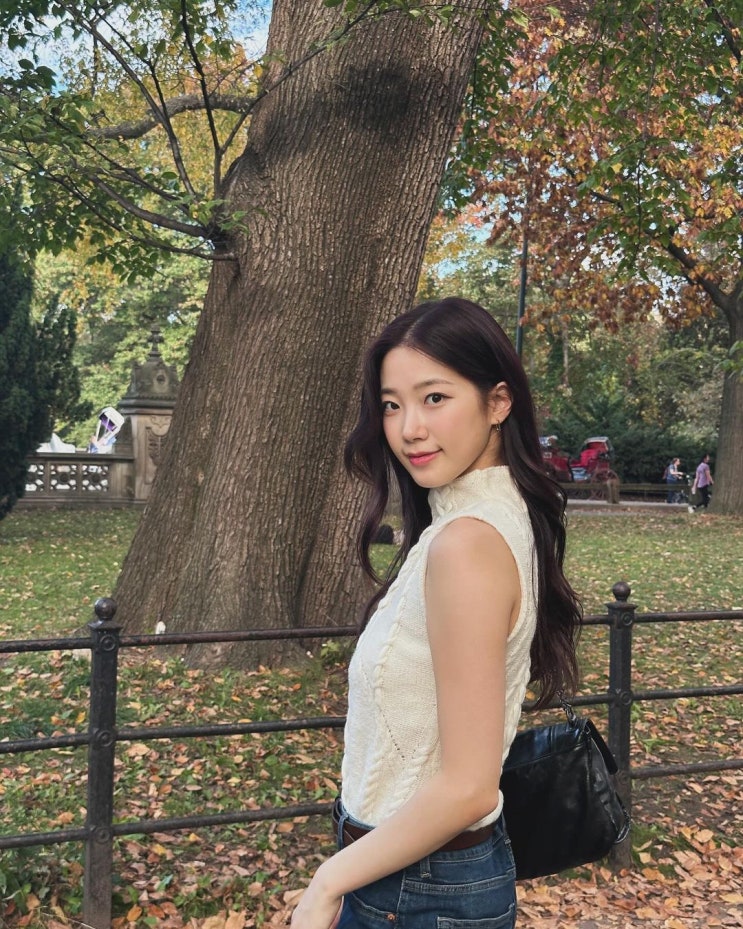  20대 여자 대학생 가방으로 부담 적은 중저가 스파 브랜드 자라 비건 레더 크로스백 w. 카즈하