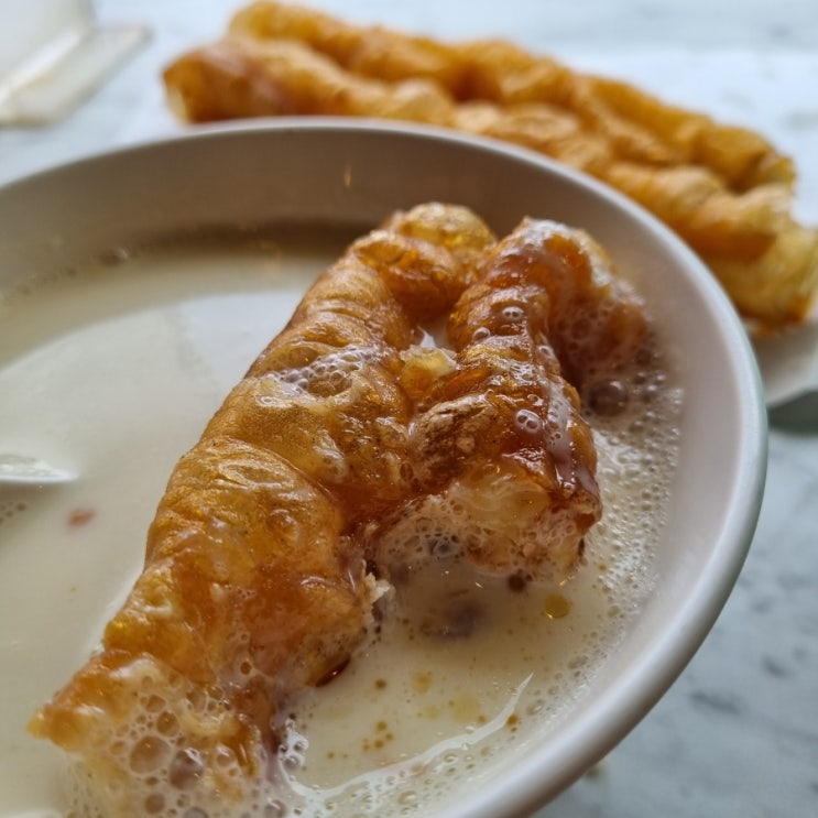  대만 타이베이 ::  티엔진총좌빙 푸항또우장 카리 도넛