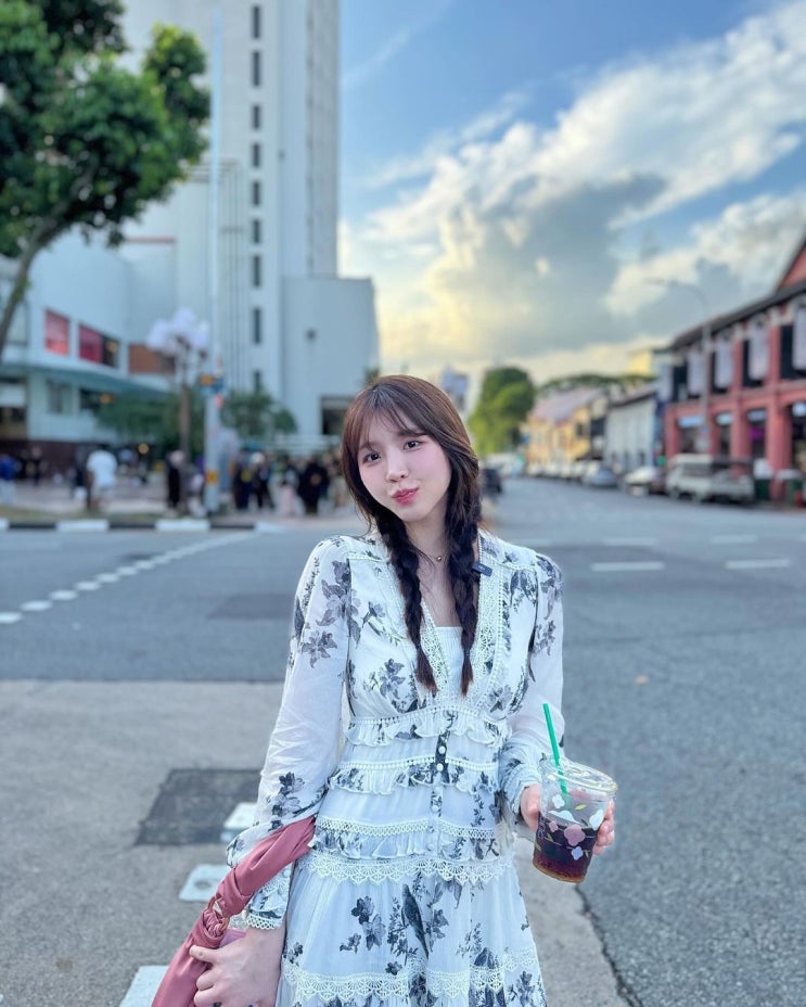  환승연애 성해은의 여행 패션에서 빈티지한 히피룩 감성 브랜드 올세인츠의 꽃무늬 미니 원피스 코디 추천