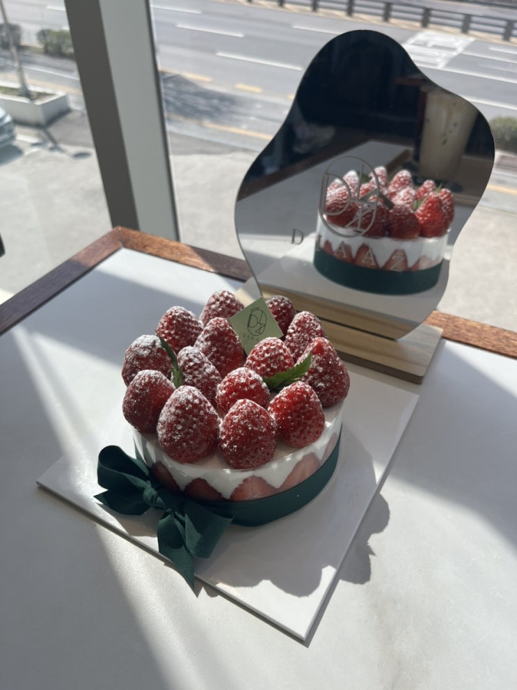 [카페 디아즈 북수원점]수원 장안구 대형 베이커리 카페 딸기케이크까지 존맛인,,,!+주차꿀팁까지!