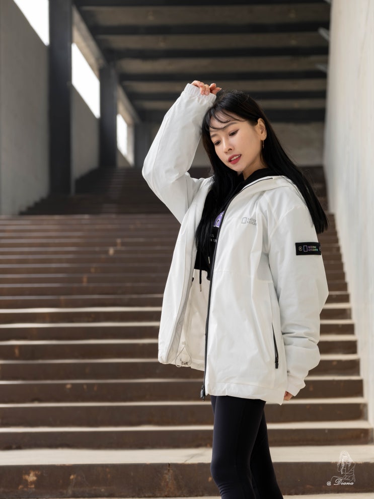 여성 싱글자켓 내셔널지오그래픽 바람막이 남자 여자 코디 둘다 예쁨 여성 싱글자켓 내셔널지오그래픽 바람막이 남자 여자 코디 둘다 예쁨