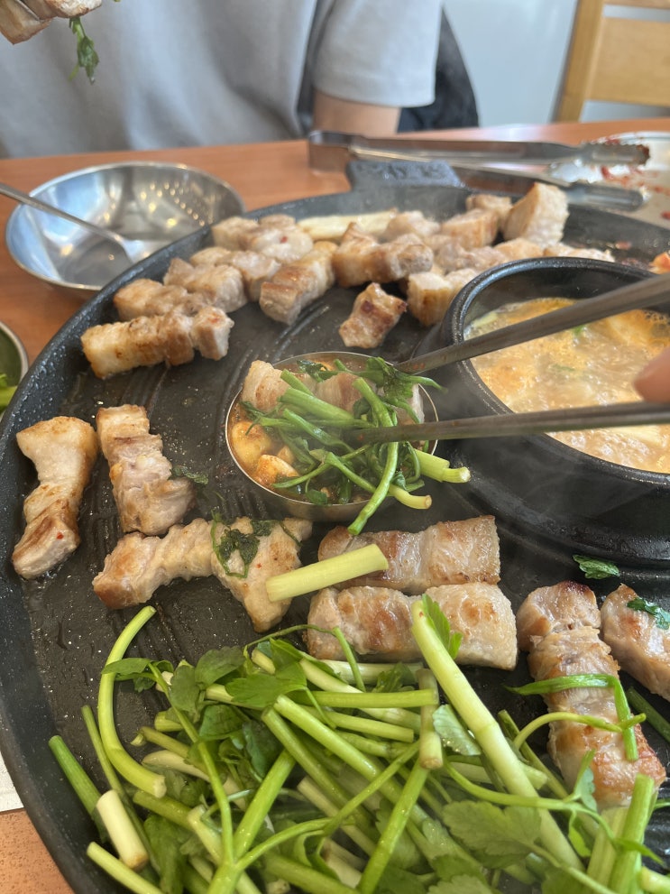  [서울, 맛집] 내 돈 내산 #3. 깔끔 요약/ 잠실새내 주민의 가성비 최고 고기 맛집 추천/ 가마솥 삼겹/ 효자동 솥뚜껑/ 삼겹살/ 미나리/ 종합운동장 야구
