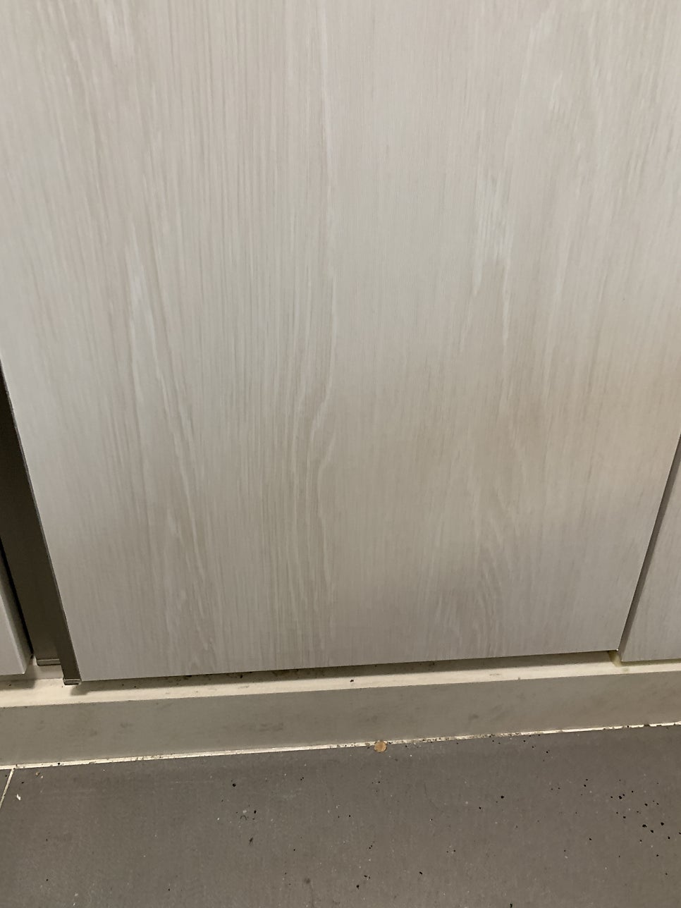 팬트리장 긁힘 보수 가능한 곳