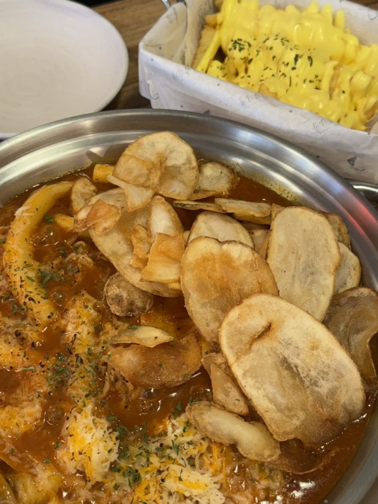  [신흥역 | 청년다방] 신메뉴 치즈 듬뿍 라구떡볶이 후기