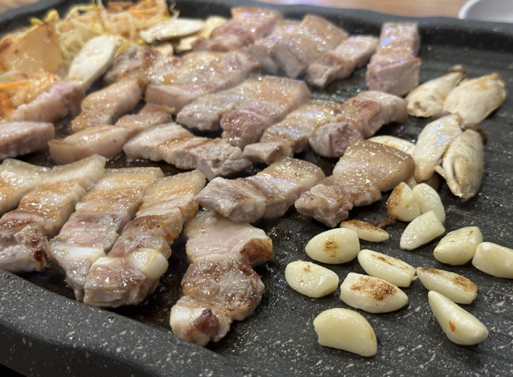  편안한 식당 성수역 오겹살 맛집 성수동 고깃집 | 왕삼겹촌돼지