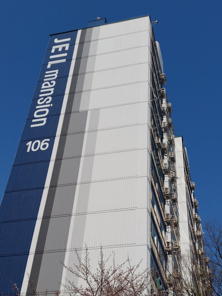  (93편)익산시 영등동 제일 아파트 106동 입구 상가+ 옥상 5G (기지국 ~ 중계기) 설치 운용, 중계기 아파트 방향으로 전파 발사 중.우남101동~102동 우미아파트