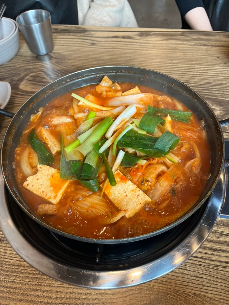  [제주 애월 맛집] 도민 추천 제주 흑돈 김치찌개 맛집 “더 애월”