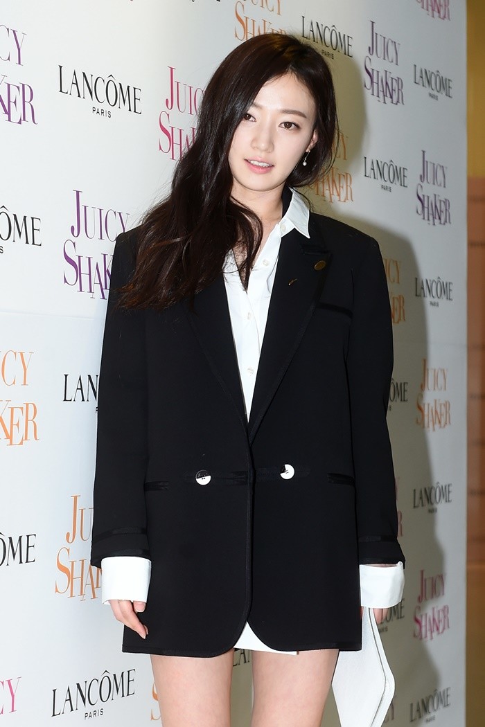 '집단 폭행→강제 전학' 인정한 송하윤, 또 다른 충격 폭로 나와...과거 캣맘에게도 욕설 주장 '집단 폭행→강제 전학' 인정한 송하윤, 또 다른 충격 폭로 나와...과거 캣맘에게도 욕설 주장