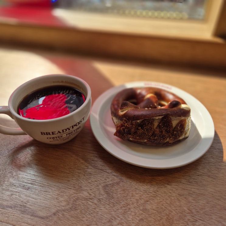  명동카페 맛집 프레즐에 진심인 브레디포스트 명동점