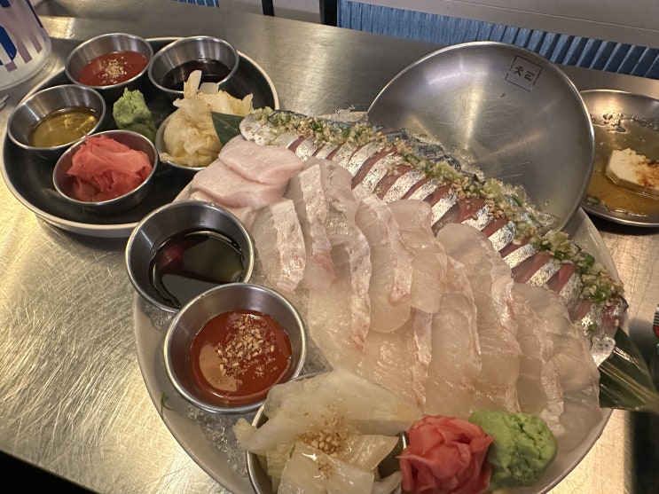  활고등어회와 숙성회를 한번에 맛보는 샤로수길 맛집 초록문
