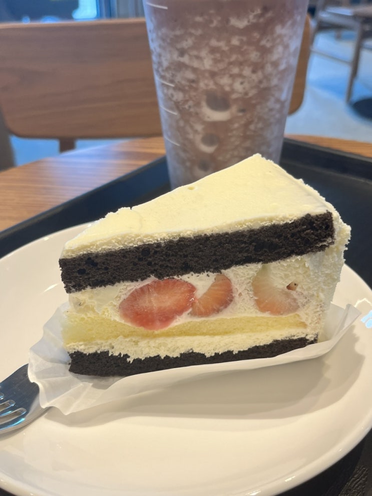  [유따의 일상] 구리 나들이, 순대꼬치, 딸기쏙초코케이크, 러끼굿즈 구경