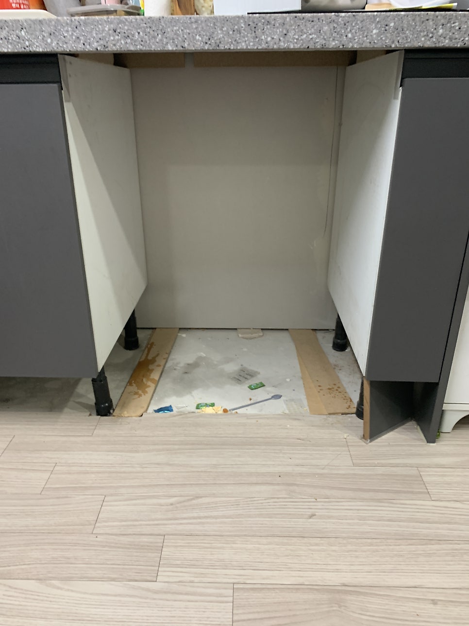 식기세척기 철거 후 싱크대 하부장 수납장 제작 전문