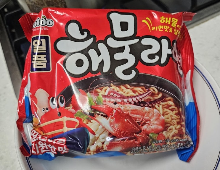  팔도 일품 해물라면 ㅡ 오징어 북어넣고 끓이기