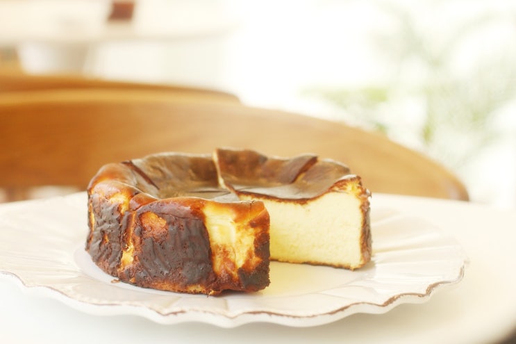 바스크 치즈케이크 - 고소함과 부드러움이 어우러진 맛있는 디저트
