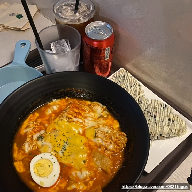  [사당데이트] 흐린날, 비오는날 실내 데이트 장소 추천 - '만화카페 쉼표 이수본점'