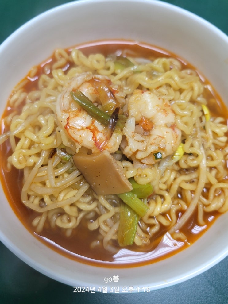 새우라면 신라면 베이스 하나를 먹어도 맛있게 새우라면 신라면 베이스 하나를 먹어도 맛있게