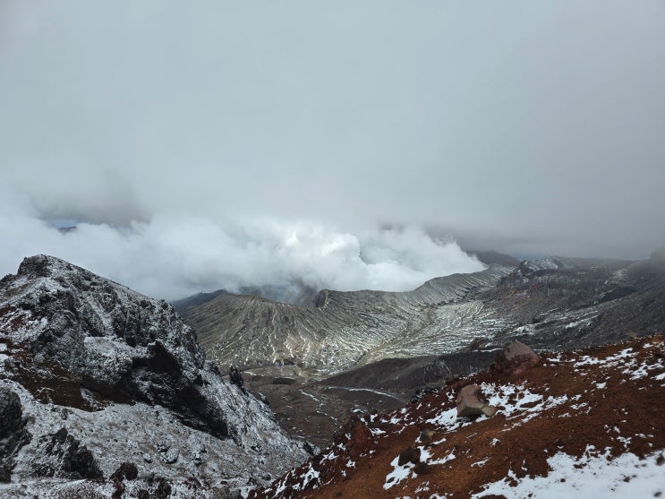 24 큐슈 자유여행 (14) 나카다케 분화구를 보기 위한 아소산 등산! (아소산 정상광장~다카다케 가는 길!)