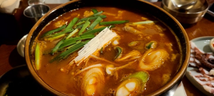  한옥에서 즐기는 경의선 숲길 맛집 솜솜, 소곱창 전골은 여기!